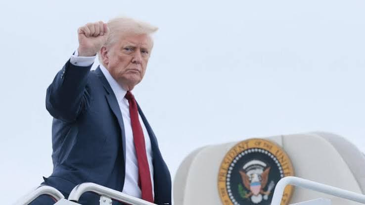 Trump Announces Intention to Annex the Strait of Hormuz and Describes Naval Blockade on Iran as "Steel"
